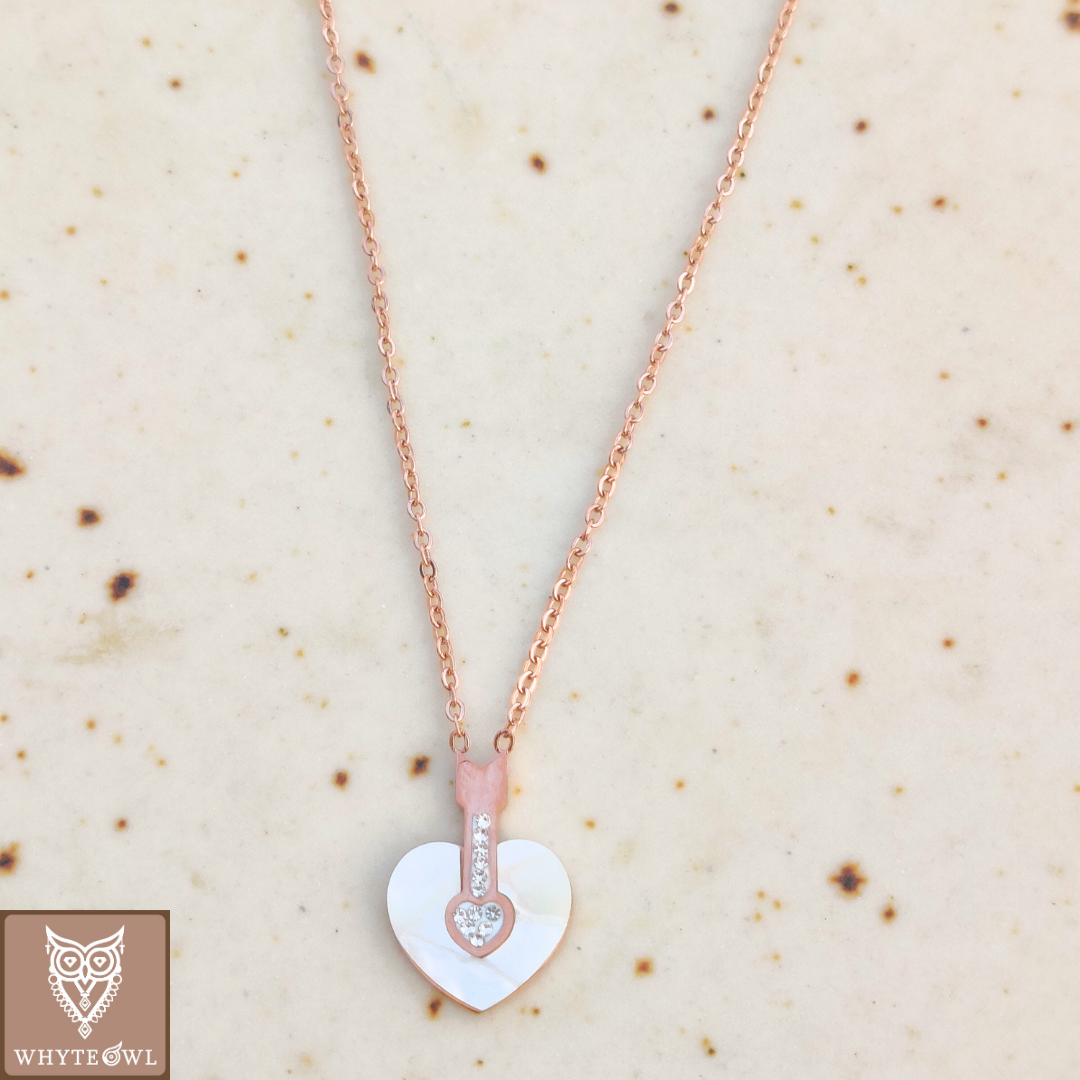 Mop Arrowed Heart Pendent Chain